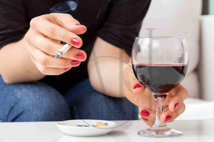 Crescita sana dei capelli evitando il fumo e l'alcol