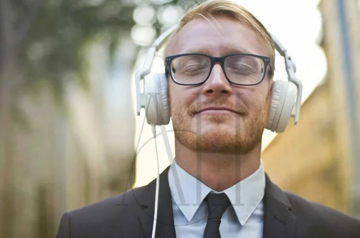 Headphone Hair Loss: What Science Says & How to Stop It